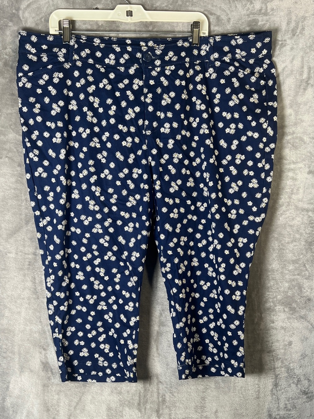 St. John's Bay Navy and White Floral Capri Pants